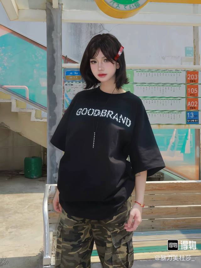 款号：Hmy120# 模特咨询图组Goodbrand 字母珠片标语珍珠亮片短袖T恤 正儿八经280克纯棉双砂面料 所有面料均已提前做过缩水 品质第一 所见即所得