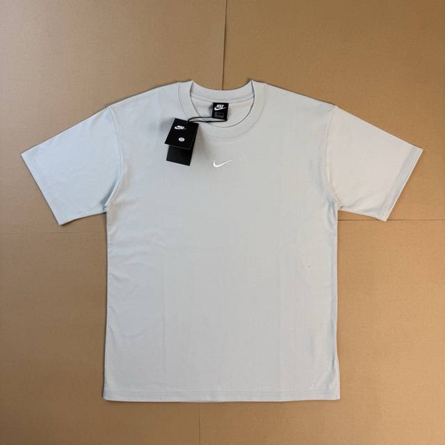 Nk319# Nike 胸前刺绣小Logo印花短袖T恤 男女同款面料：240G双纱面料，不变型不起球辅料；全套辅料定制；1:1版本颜色：黑色，深灰色，浅灰色尺码