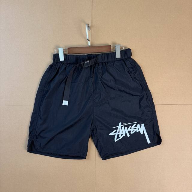 Sy33# Stussy 登山休闲运动休闲短裤采用的面料是90%锦纶和10%氨纶而成 十字网格防裂工艺非常耐磨耐穿整条裤子重量非常轻，上身“空气感”十足速干 透