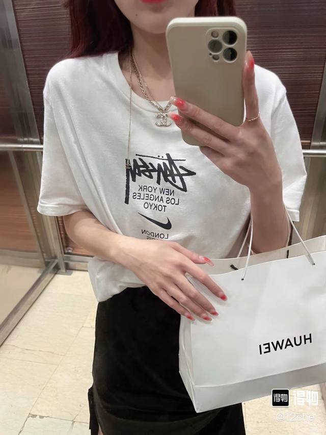 S246# Stussy X Nike 联名款 胸前Logo短袖T恤 男女同款采用圆筒无缝工艺 原版工艺 衣服侧面没有缝合骨位 鉴定重点 面料：全都订织定染，2