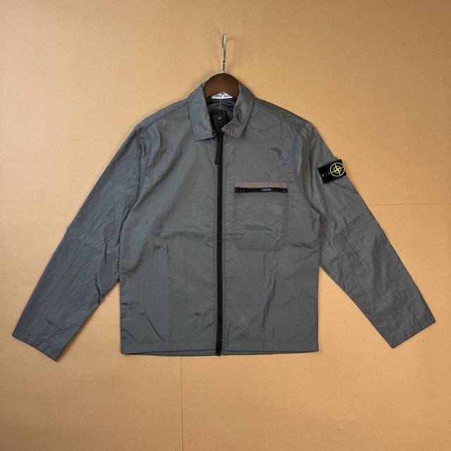St991# 石头岛Ss24 Stone Island Nylon Meta 系列金属尼龙长袖拉链胸带夹克 定制金属尼龙褶皱染色面料 复刻质感辅料全定制 一比一