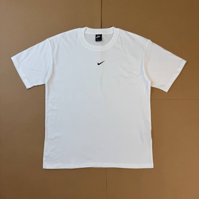 Nk714# Nike X Nocta联名款Ss24纯棉字母印花短袖T恤面料：240G双纱面料，不变型不起球辅料；全套辅料定制；1:1版本颜色：黑色，深灰色，浅