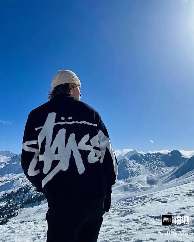 S55# Stussy 22冬季新款满身大字母Logo圆领情侣毛衣街头潮流Stussy始于海滩文化，从冲浪玩到滑板，独特的风格占领了街头潮流的重要位置，对于时装