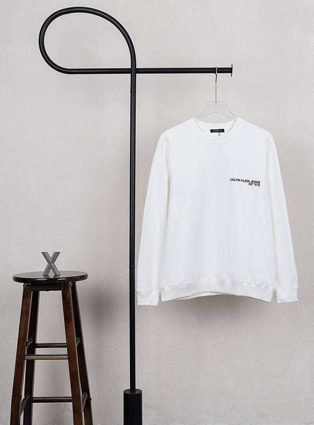 特价 剩黑色S18 M15 L15 Xl18 白色S15 M18 L15 Xl18款号Xb31Ck 后背涂鸦大Logo字母圆领卫衣 黑白双色面料采用400克毛圈