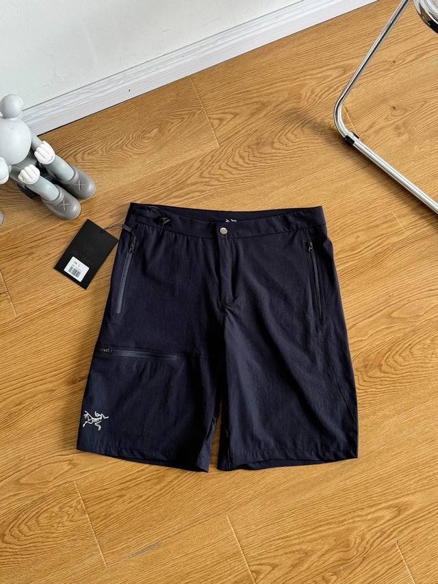Arc’Teryx 始祖鸟户外休闲通勤机能短裤男女同款 它是可以被定义为一条‘皮肤裤’，防晒抗撕裂，整条裤子包括腰部全带弹力，让你切身体会到什么叫薄而不透，时刻