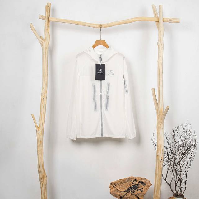 顶级版本 Arc'teryx 始祖鸟Alpha 第六代科技面料Upf +顶级功能性Sv防晒衣 硬核防晒新标杆 +超强防晒认证｜.防风尼龙盾暴雨级防泼水｜克轻如蝉