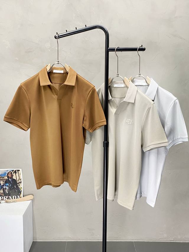 Dior迪奥独家专供新款原单男士休闲短袖 高端 高版本 时尚百搭爆款进口面料 手感超柔软细腻 穿着亲肤舒适 高端精品 代工厂P精细做工 上身非常赞 男士必备单品