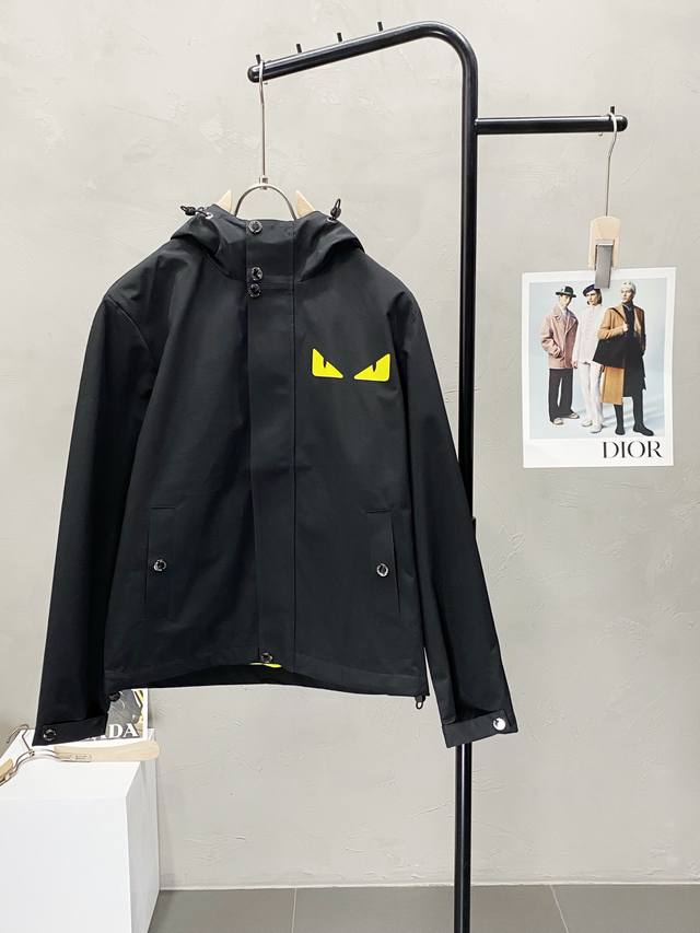 Fendi芬迪独家专供新款原单男士休闲春秋夹克 透气舒适 高端 高版本 时尚百搭爆款进口面料 手感超柔软细腻 穿着亲肤舒适 高端精品 代工厂P精细做工 上身非常