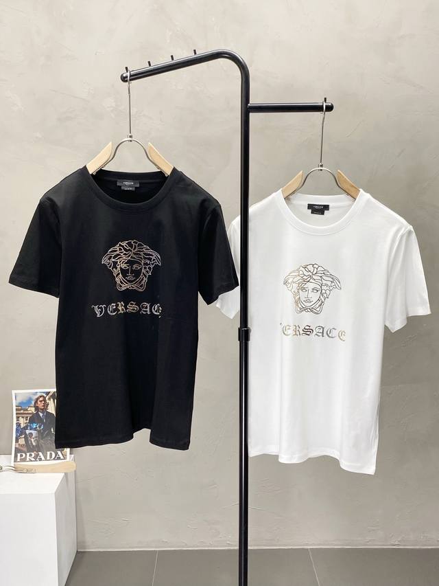 Versace范思哲独家专供新款原单男士休闲短袖 高端 高端版本 时尚百搭爆款进口面料 手感超柔软细腻 穿着亲肤舒适 高端精品 代工厂P精细做工 上身非常赞 男
