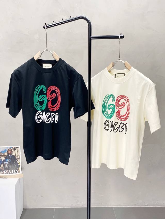 Gucci古驰独家专供新款原单男士休闲短袖 高端 高版本 时尚百搭爆款进口面料 手感超柔软细腻 穿着亲肤舒适 高端精品 代工厂P精细做工 上身非常赞 男士必备单