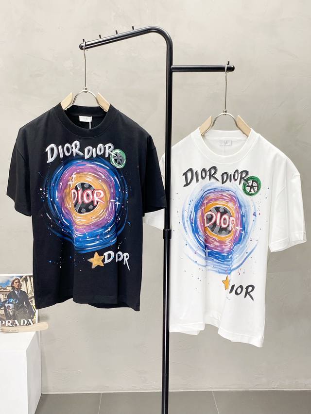 Dior迪奥独家专供新款原单男士休闲短袖 高端 高端版本 时尚百搭爆款进口面料 手感超柔软细腻 穿着亲肤舒适 高端精品 代工厂P精细做工 上身非常赞 男士必备单