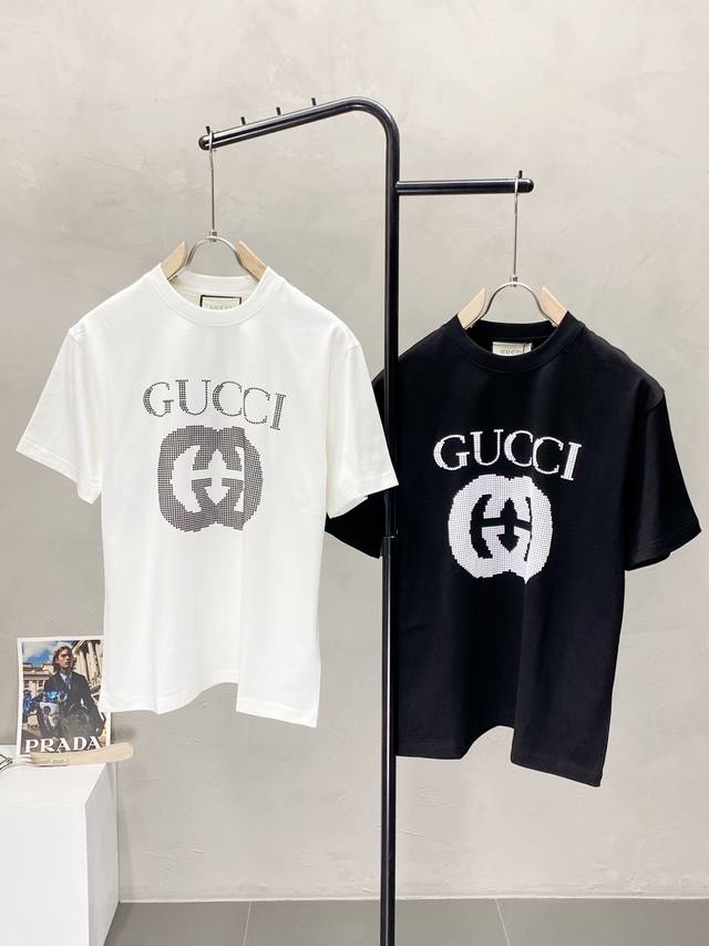 Gucci古驰独家专供新款原单男士休闲短袖 高端 高端版本 时尚百搭爆款进口面料 手感超柔软细腻 穿着亲肤舒适 高端精品 代工厂P精细做工 上身非常赞 男士必备