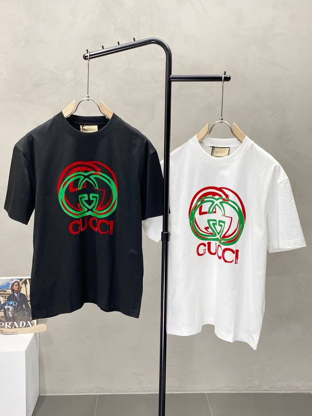 Gucci古驰独家专供新款原单男士休闲短袖 高端 高版本 时尚百搭爆款进口面料 手感超柔软细腻 穿着亲肤舒适 高端精品 代工厂P精细做工 上身非常赞 男士必备单
