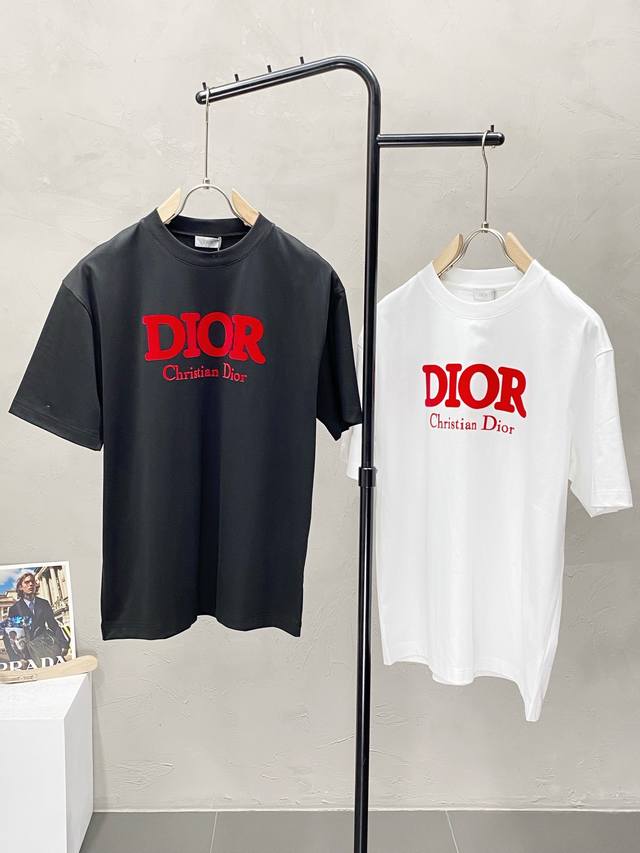 Dior迪奥独家专供新款原单男士休闲短袖 高端 高版本 时尚百搭爆款进口面料 手感超柔软细腻 穿着亲肤舒适 高端精品 代工厂P精细做工 上身非常赞 男士必备单品