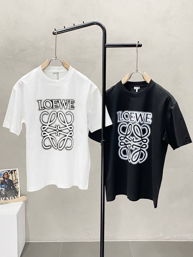 Loewe罗意威独家专供新款原单男士休闲短袖 高端 高版本 时尚百搭爆款进口面料 手感超柔软细腻 穿着亲肤舒适 高端精品 代工厂P精细做工 上身非常赞 男士必备