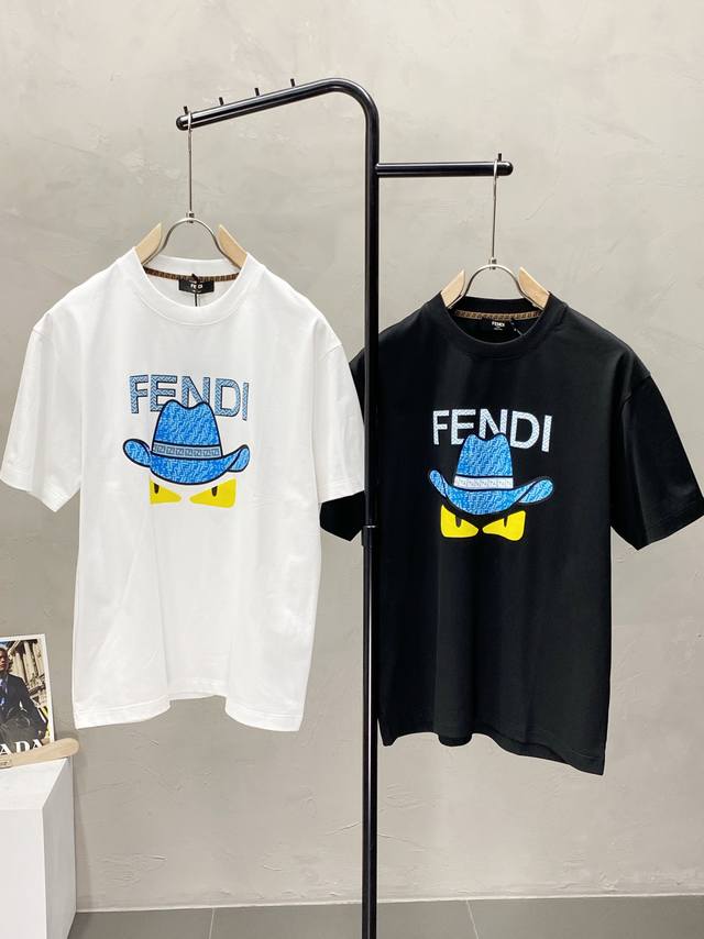 Fendi芬迪独家专供新款原单男士休闲短袖 高端 高版本 时尚百搭爆款进口面料 手感超柔软细腻 穿着亲肤舒适 高端精品 代工厂P精细做工 上身非常赞 男士必备单
