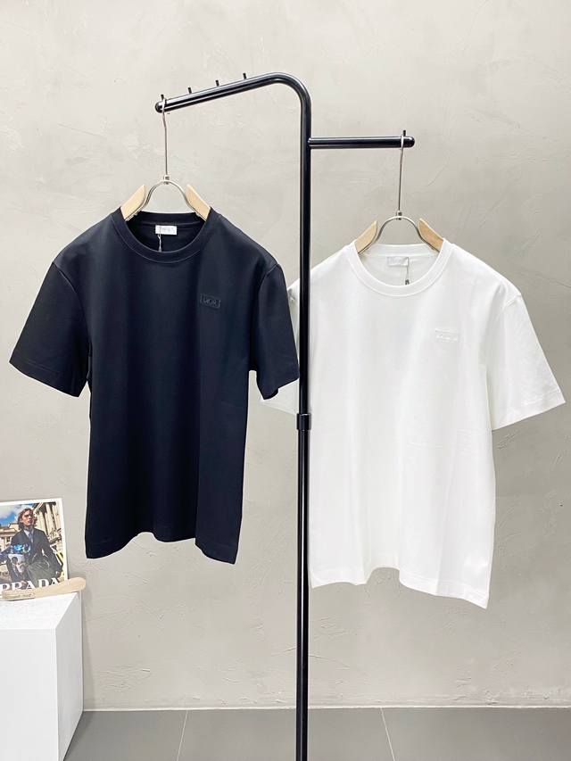 Dior迪奥独家专供新款原单男士休闲短袖 高端 高端版本 时尚百搭爆款进口面料 手感超柔软细腻 穿着亲肤舒适 高端精品 代工厂P精细做工 上身非常赞 男士必备单