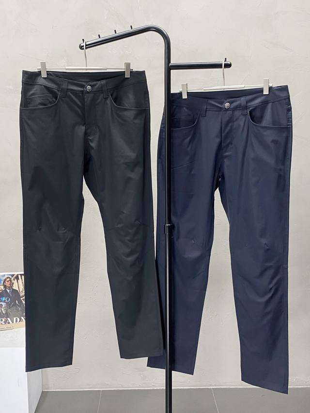 Burberry巴宝莉独家专供新款休闲春秋休闲裤 高端版本！专柜 面料 透气舒适度高，细节无可挑剔，品牌元素设计理念，体现高品质。手感细腻柔软！呈现休闲裁剪，上