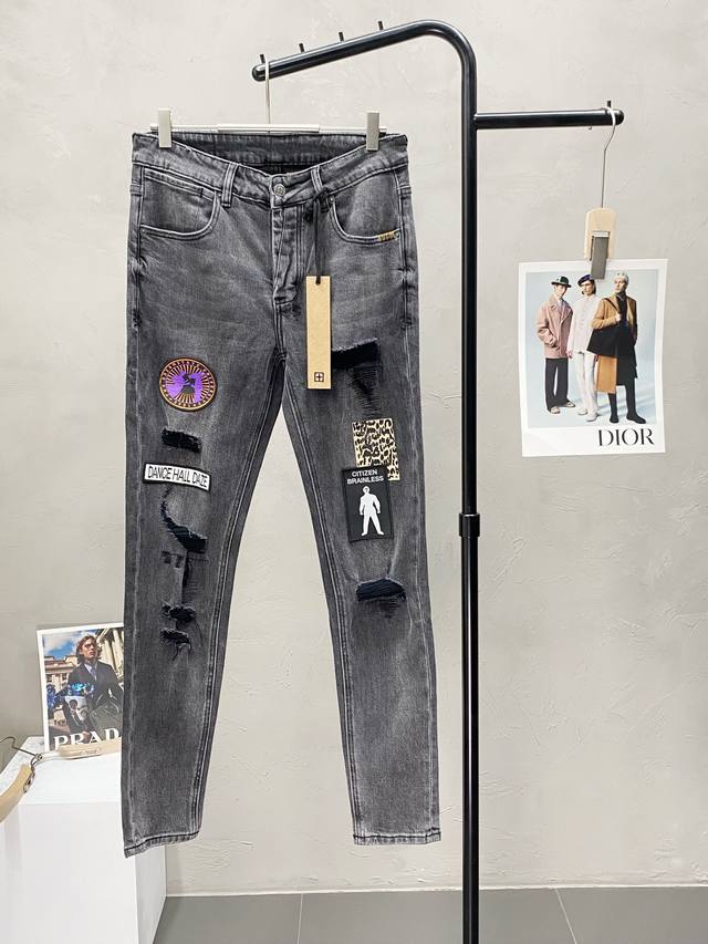 Ksubi独家专供新款休闲牛仔裤 高端版本！专柜 面料 透气舒适度高，细节无可挑剔，品牌元素设计理念，体现高品质。手感细腻柔软！呈现休闲裁剪，上身版型超赞！码数