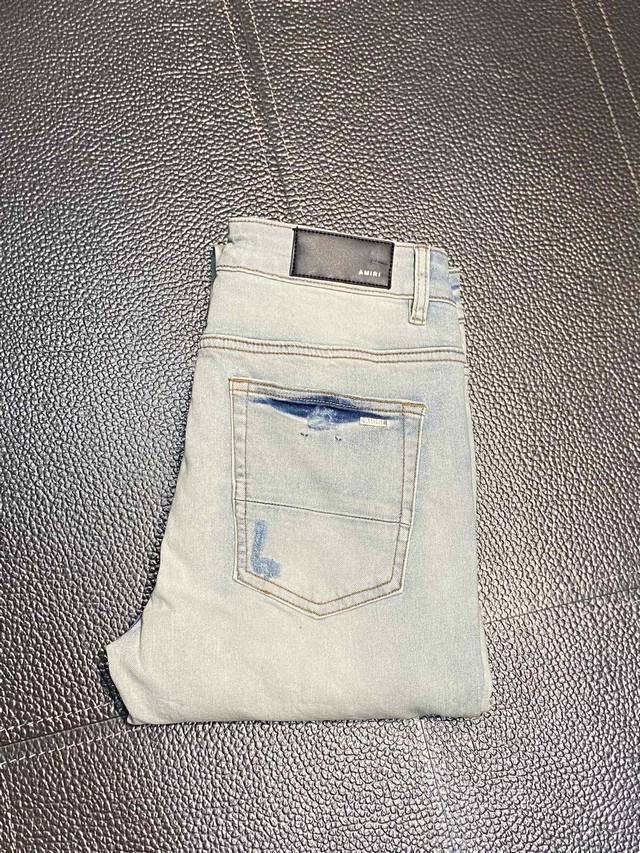 Amiri 独家专供新款 修身款 小直筒 牛仔裤，高端版本！专柜 面料 透气舒适度高，细节无可挑剔，品牌元素设计理念，体现高品质。手感细腻柔软！呈现休闲裁剪，上