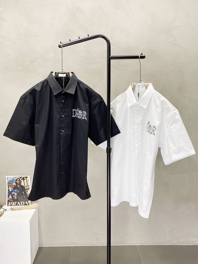 Dior迪奥独家专供新款原单男士休闲短袖衬衫 高端 高端版本 时尚百搭爆款进口面料 手感超柔软细腻 穿着亲肤舒适 高端精品 代工厂P精细做工 上身非常赞 男士必