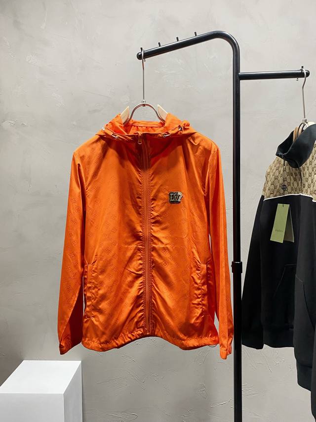 Louis Vuitton 路易威登 Lv驴牌独家专供新款原单男士休闲轻薄透气夹克 防晒衣 高端 高版本 时尚百搭爆款进口面料 手感超柔软细腻 穿着亲肤舒适 高