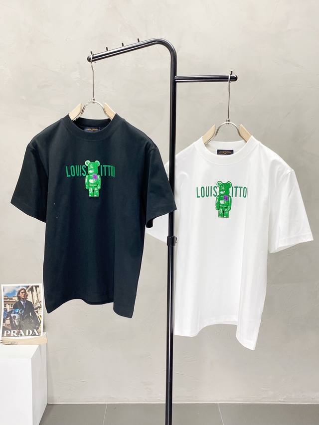 Louis Vuitton路易威登独家专供新款原单男士休闲短袖 高端 高版本 时尚百搭爆款进口面料 手感超柔软细腻 穿着亲肤舒适 高端精品 代工厂P精细做工 上