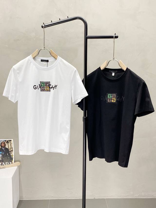Givenchy纪梵希独家专供新款原单男士休闲短袖 高端 高版本 时尚百搭爆款进口面料 手感超柔软细腻 穿着亲肤舒适 高端精品 代工厂P精细做工 上身非常赞 男