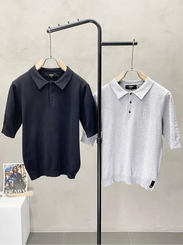 Fendi芬迪独家专供新款原单男士休闲春夏针织短袖。高端 高版本 时尚百搭爆款进口面料 手感超柔软细腻 穿着亲肤舒适 高端精品 代工厂P精细做工 上身非常赞 男