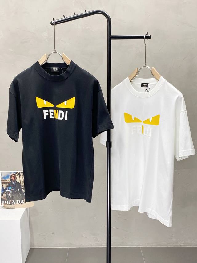 Fendi芬迪独家专供新款原单男士休闲春夏短袖 高端 高端版本 时尚百搭爆款进口面料 手感超柔软细腻 穿着亲肤舒适 高端精品 代工厂P精细做工 上身非常赞 男士