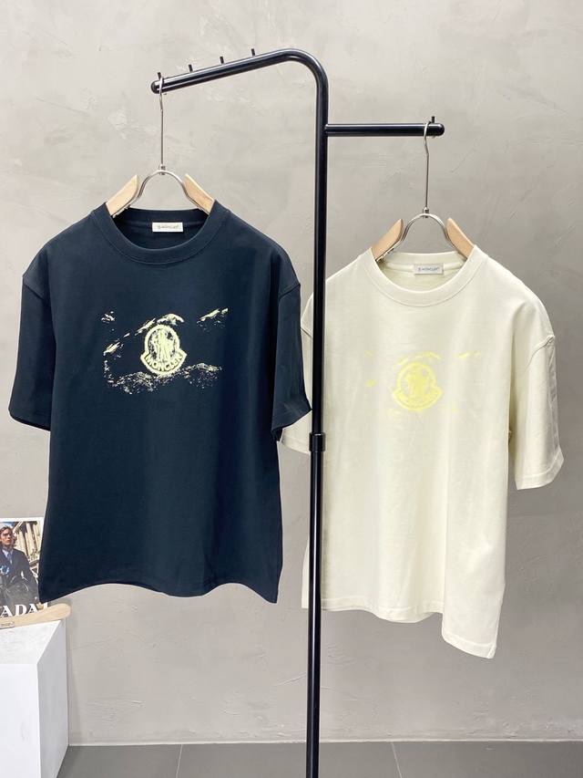 Moncler蒙口独家专供新款原单男士休闲春夏短袖 高端 高端版本 时尚百搭爆款进口面料 手感超柔软细腻 穿着亲肤舒适 高端精品 代工厂P精细做工 上身非常赞