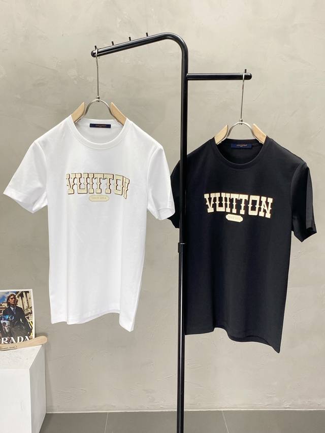 Louis Vuitton路易威登独家专供新款原单男士休闲春夏短袖 高端 高端版本 时尚百搭爆款进口面料 手感超柔软细腻 穿着亲肤舒适 高端精品 代工厂P精细做
