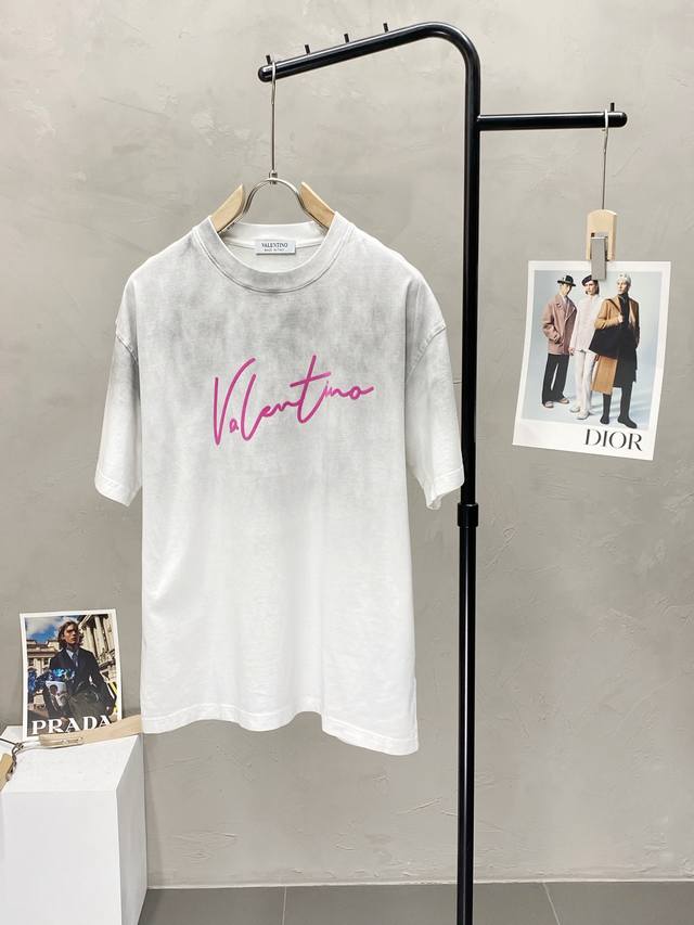 Valentino华伦天奴独家专供新款原单男士休闲春夏短袖 高端 高端版本 时尚百搭爆款进口面料 水洗做旧晕染设计 手感超柔软细腻 穿着亲肤舒适 高端精品 代工