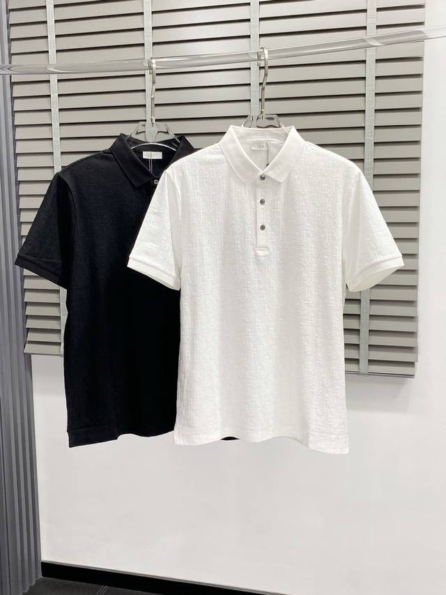 Dior迪奥独家专供新款男士休闲春夏翻领短袖 高端 高端版本 时尚百搭爆款进口面料 手感超柔软细腻 穿着亲肤舒适 高端精品 代工厂P精细做工 上身非常赞 男士必