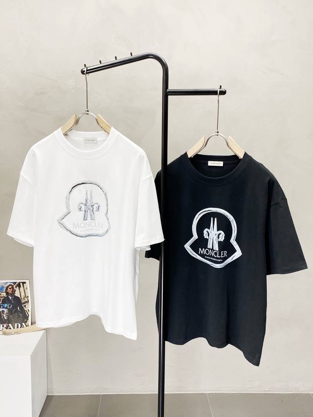 Moncler蒙口独家专供新款原单男士休闲春夏短袖 高端 高端版本 时尚百搭爆款进口面料 手感超柔软细腻 穿着亲肤舒适 高端精品 代工厂P精细做工 上身非常赞