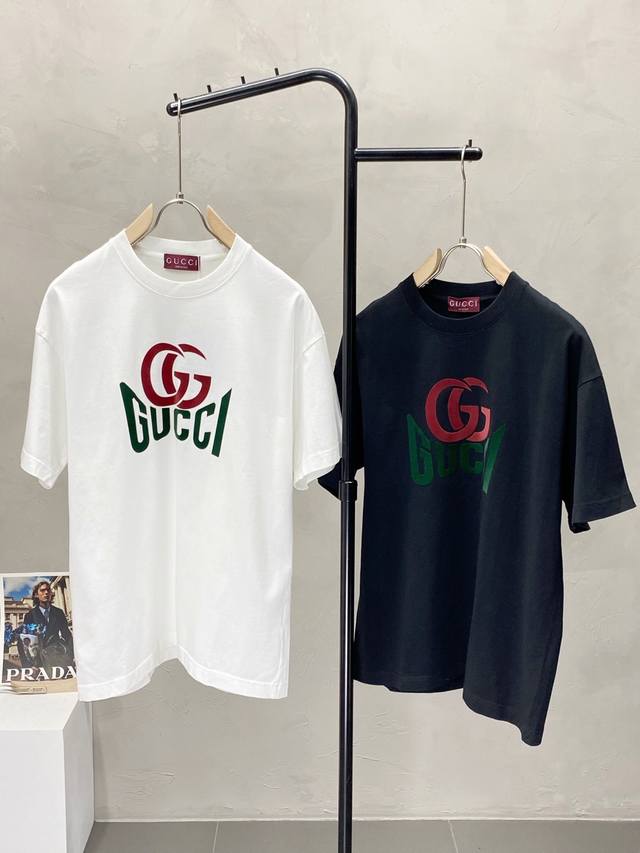 Gucci古驰独家专供新款原单男士休闲春夏短袖 高端 高端版本 时尚百搭爆款进口面料 手感超柔软细腻 穿着亲肤舒适 高端精品 代工厂P精细做工 上身非常赞 男士