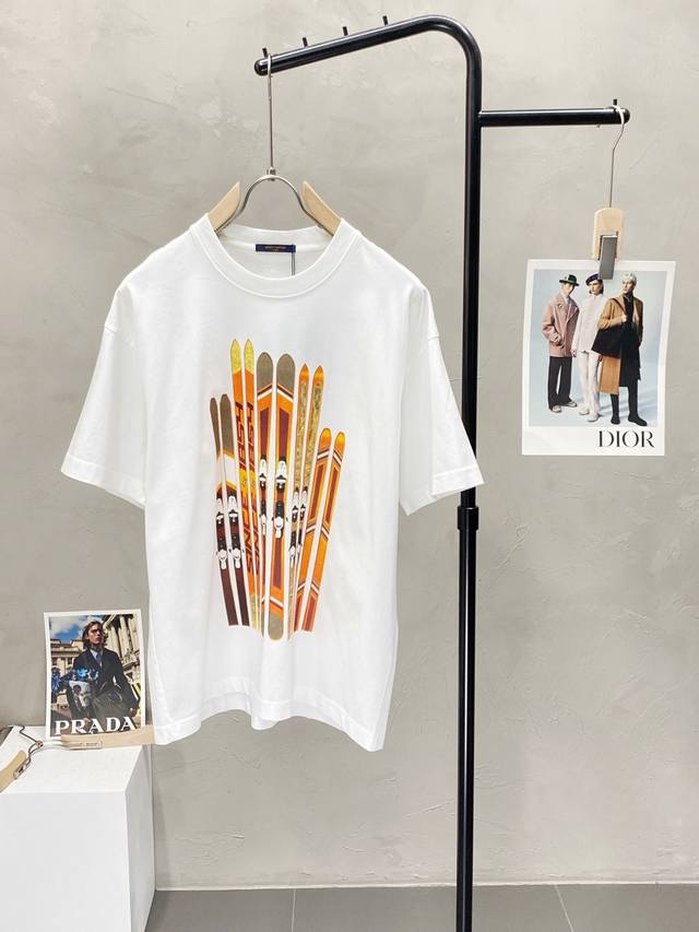 Louis Vuitton路易威登独家专供新款原单男士休闲春夏短袖 高端 高端版本 时尚百搭爆款进口面料 手感超柔软细腻 穿着亲肤舒适 高端精品 代工厂P精细做