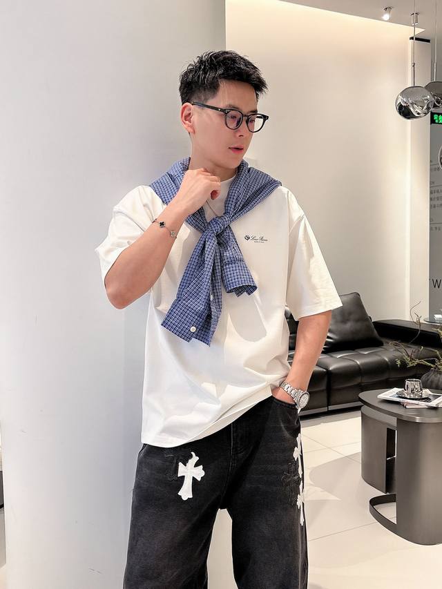 Loro Piana 2025春夏新款首发专柜最新款短袖圆领T恤 官网同款 高端订制 设计前卫时尚！品牌Logo重工艺设计 高端定纯棉面料.手感柔软.穿着舒适.