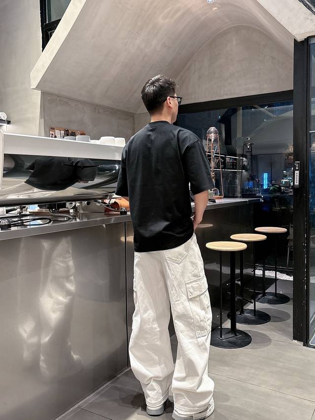 Brunello Cucinelli2025春夏新款首发专柜最新款短袖圆领T恤 官网同款 高端订制 设计前卫时尚！品牌Logo重工艺设计 高端定纯棉面料.手感柔