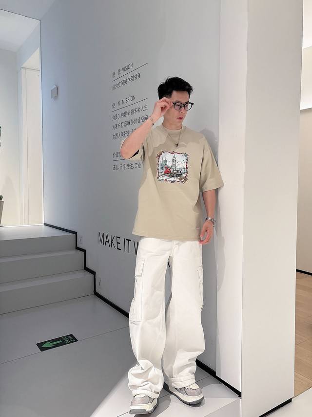 巴宝利 2025春夏新款首发专柜最新款短袖圆领T恤 官网同款 高端订制 设计前卫时尚！品牌Logo重工艺设计 高端定纯棉面料.手感柔软.穿着舒适.专柜级别精致车