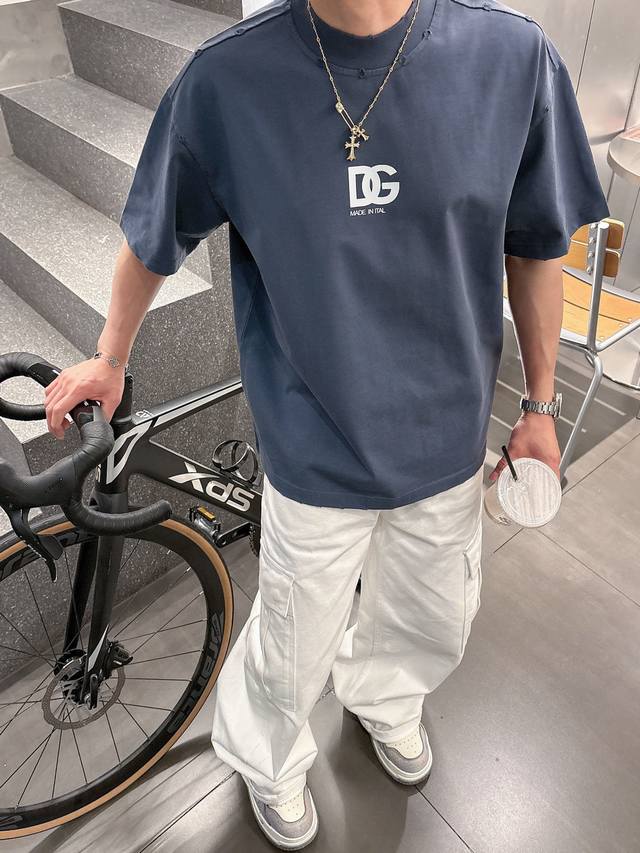 巴黎世家2025新工艺洗水割烂磨破春夏新款首发专柜最新款短袖圆领T恤 官网同款 高端订制 设计前卫时尚！品牌Logo重工艺设计 高端定纯棉面料.手感柔软.穿着舒