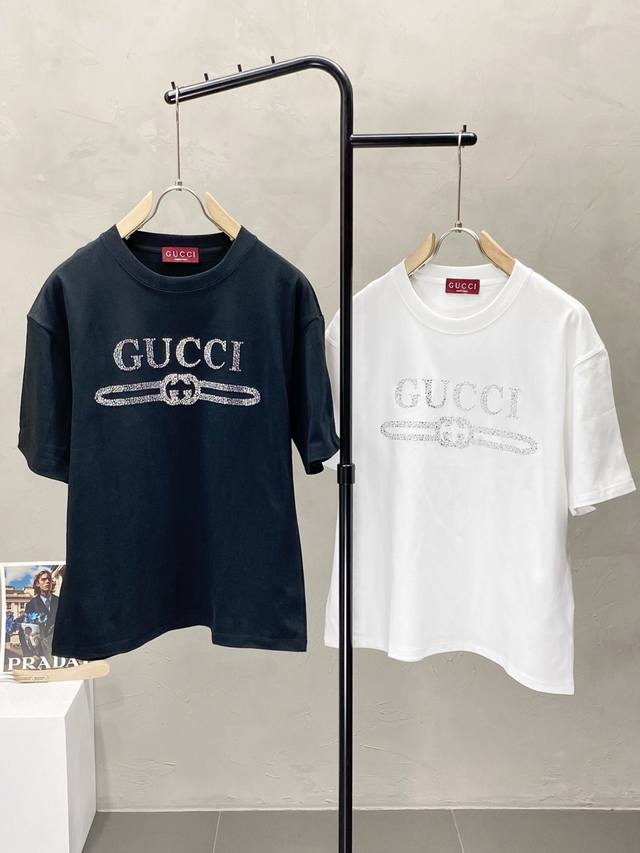 Gucci古驰独家专供新款原单男士休闲春夏短袖 高端 高端版本 时尚百搭爆款进口面料 手感超柔软细腻 穿着亲肤舒适 高端精品 代工厂P精细做工 上身非常赞 男士