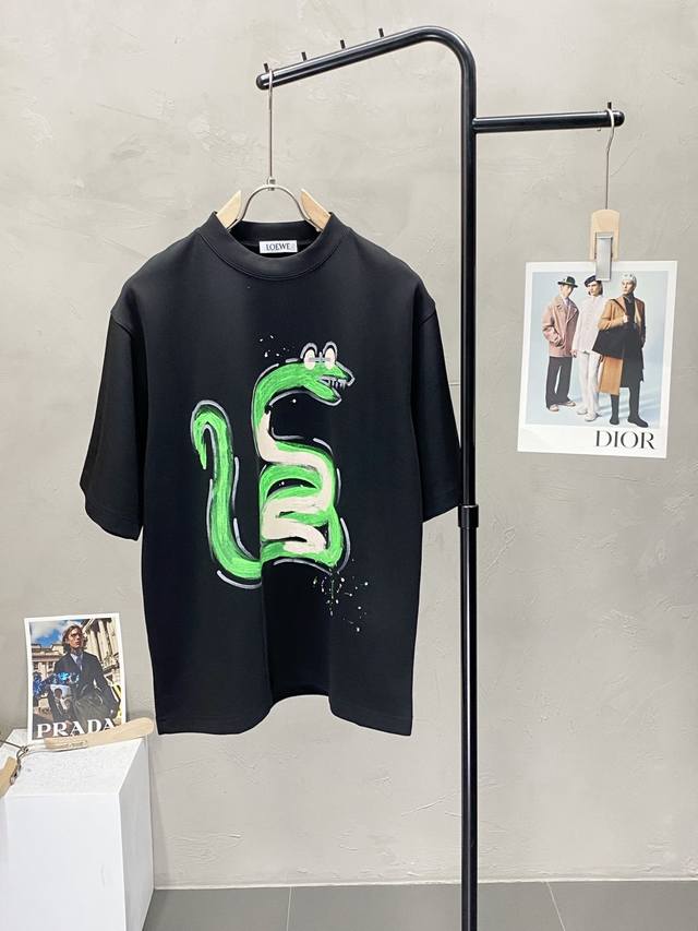 Loewe罗意威独家专供新款原单男士休闲春夏短袖 高端 高端版本 时尚百搭爆款进口面料 手感超柔软细腻 穿着亲肤舒适 高端精品 代工厂P精细做工 上身非常赞 男