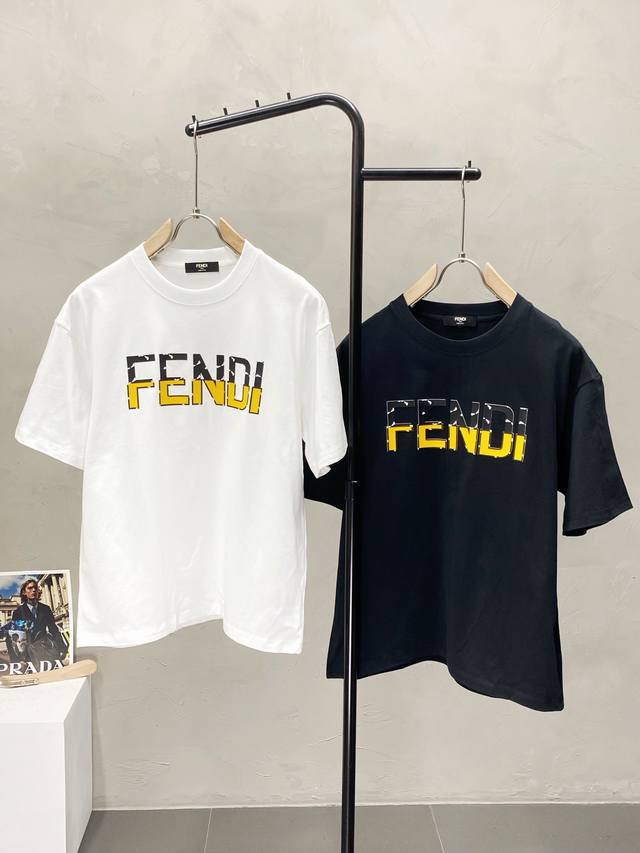 Fendi芬迪独家专供新款原单男士休闲春夏短袖 高端 高端版本 时尚百搭爆款进口面料 手感超柔软细腻 穿着亲肤舒适 高端精品 代工厂P精细做工 上身非常赞 男士