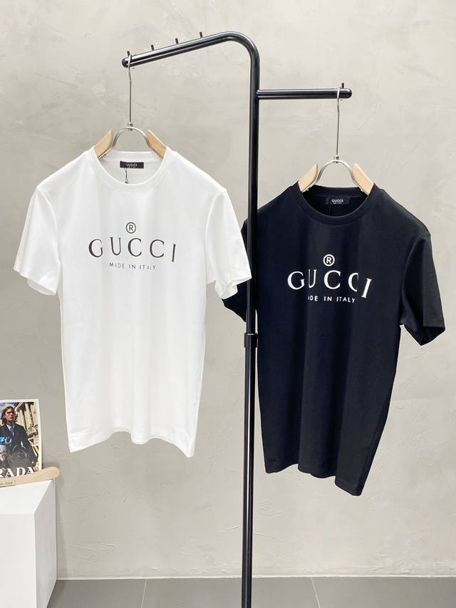 Gucci古驰独家专供新款原单男士休闲春夏短袖 高端 高端版本 时尚百搭爆款进口面料 手感超柔软细腻 穿着亲肤舒适 高端精品 代工厂P精细做工 上身非常赞 男士