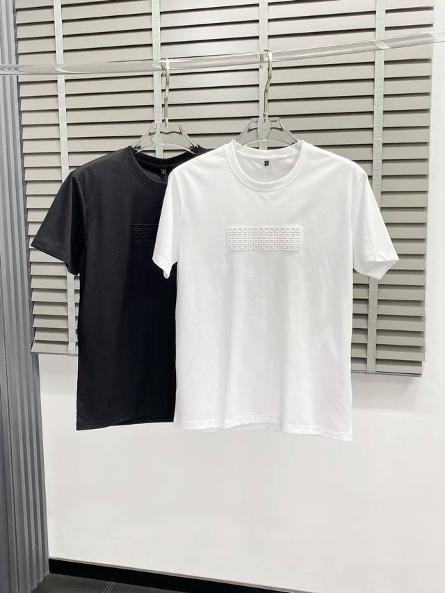 Givenchy纪梵希独家专供新款原单男士休闲春夏短袖 高端 高端版本 时尚百搭爆款进口面料 手感超柔软细腻 穿着亲肤舒适 高端精品 代工厂P精细做工 上身非常