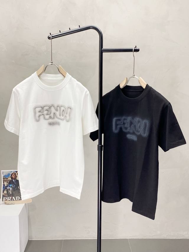 Fendi芬迪独家专供新款原单男士休闲短袖 高端 高端版本 时尚百搭爆款进口面料 手感超柔软细腻 穿着亲肤舒适 高端精品 代工厂P精细做工 上身非常赞 男士必备