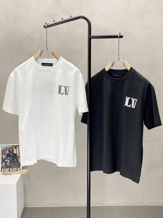 Louis Vuitton路易威登独家专供新款原单男士休闲短袖 高端 高版本 时尚百搭爆款进口面料 手感超柔软细腻 穿着亲肤舒适 高端精品 代工厂P精细做工 上