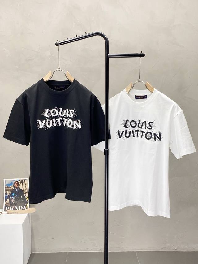 Louis Vuitton路易威登独家专供新款原单男士休闲短袖 高端 高版本 时尚百搭爆款进口面料 手感超柔软细腻 穿着亲肤舒适 高端精品 代工厂P精细做工 上