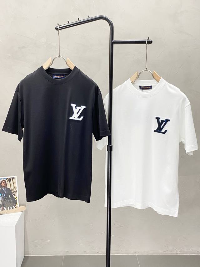 Louis Vuitton路易威登独家专供新款原单男士休闲短袖 高端 高版本 时尚百搭爆款进口面料 手感超柔软细腻 穿着亲肤舒适 高端精品 代工厂P精细做工 上
